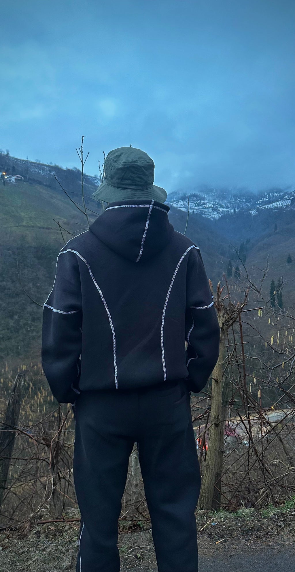 ENSAMA CONTRAST STITCH TRACKSUIT [BLACK]